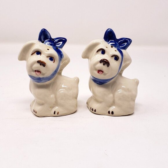 Vintage Shawnee Mugsy Large Range Pottery Dog Figurine Salt and Pepper Shakers - Picture 1 of 6